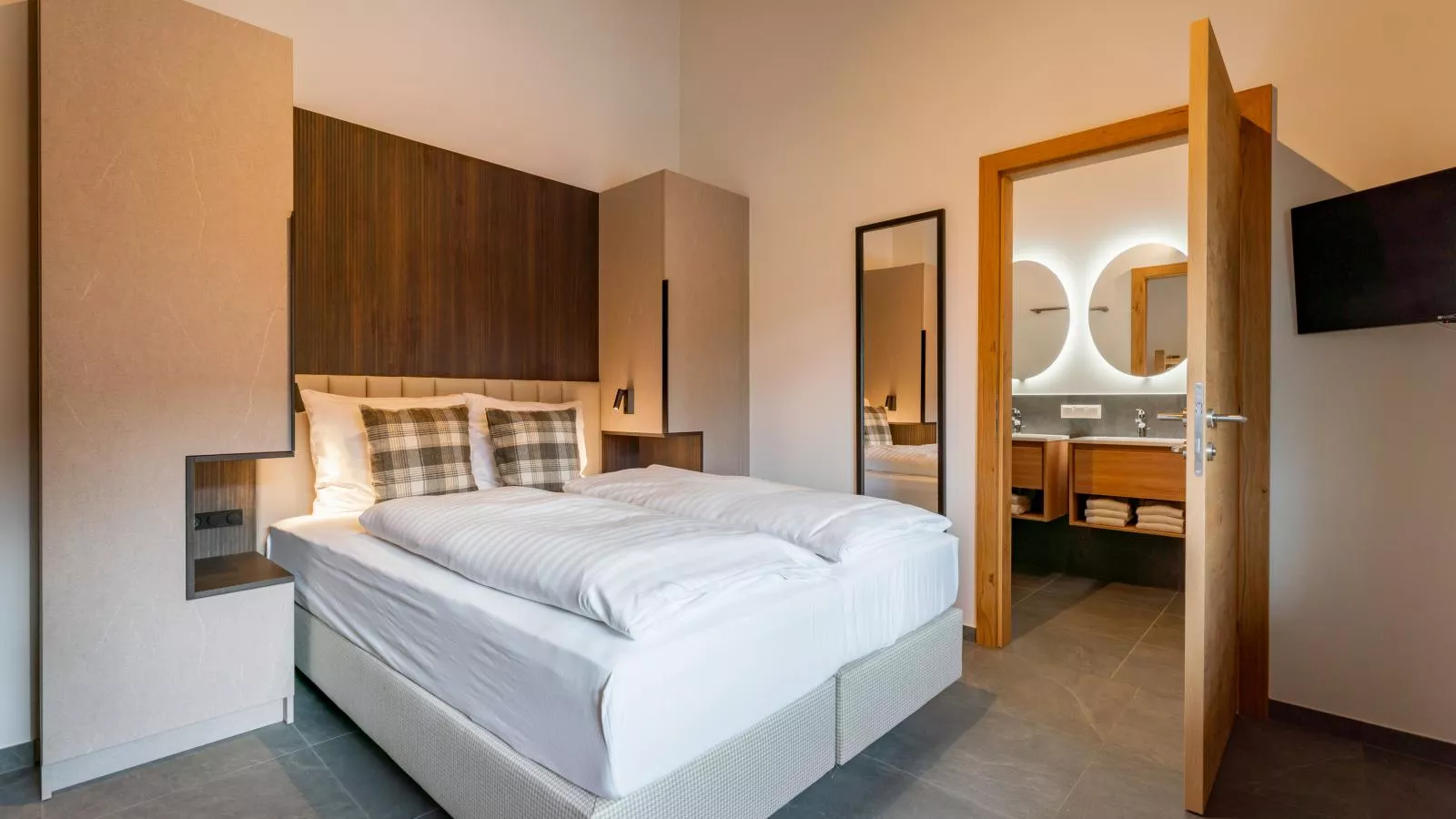 Grebenzen Lodge Starnberg 60B-Bedroom