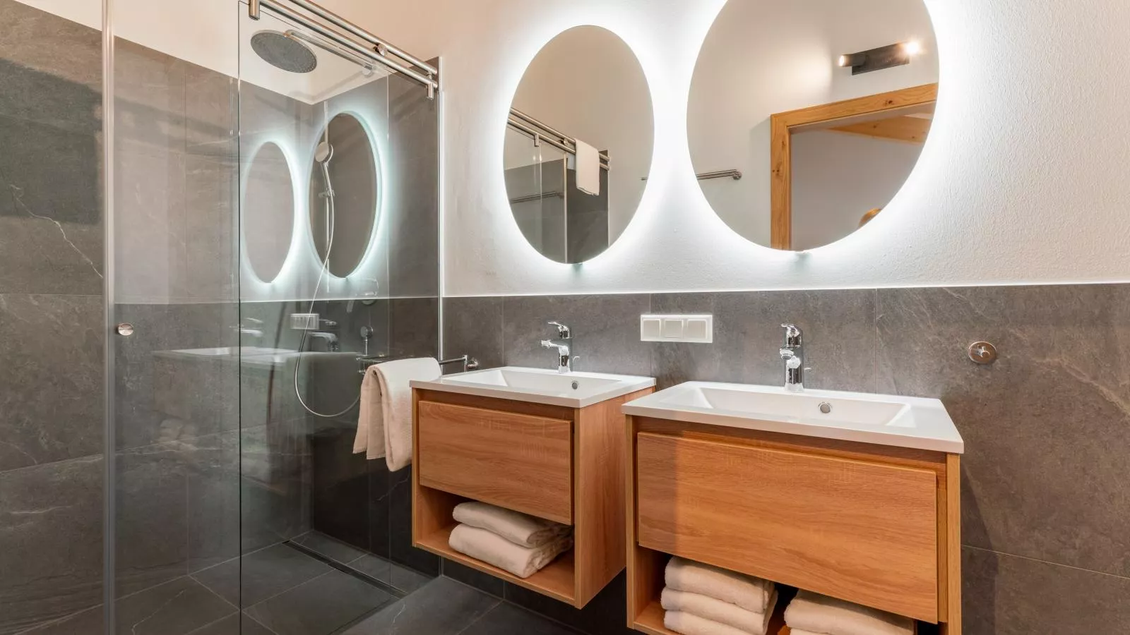 Grebenzen Lodge Starnberg 60B-Bathroom