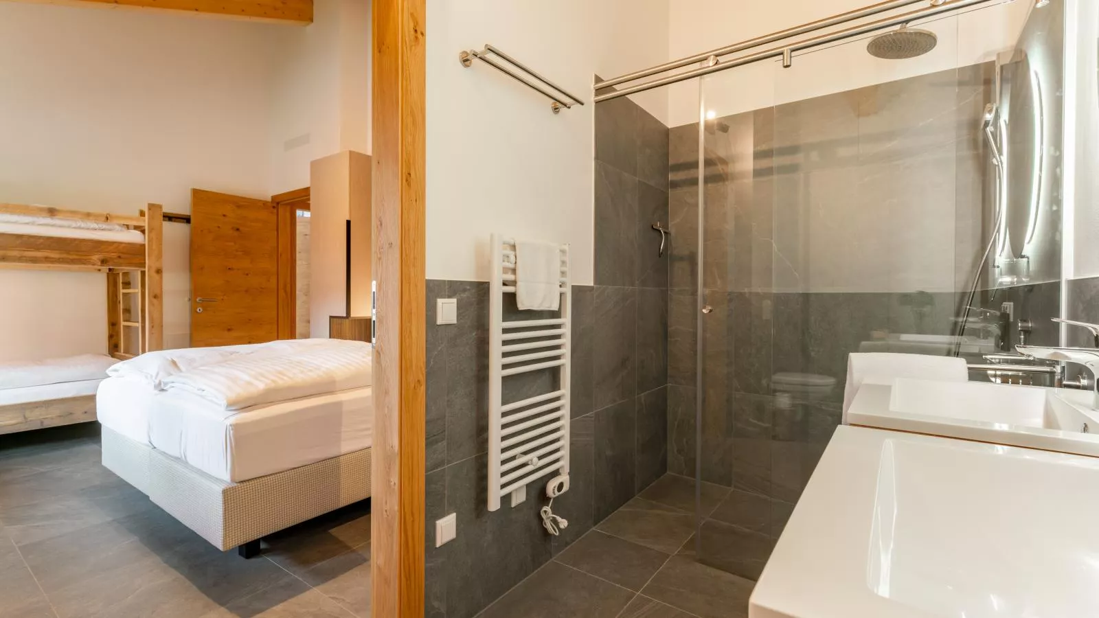Grebenzen Lodge Starnberg 60B-Bathroom