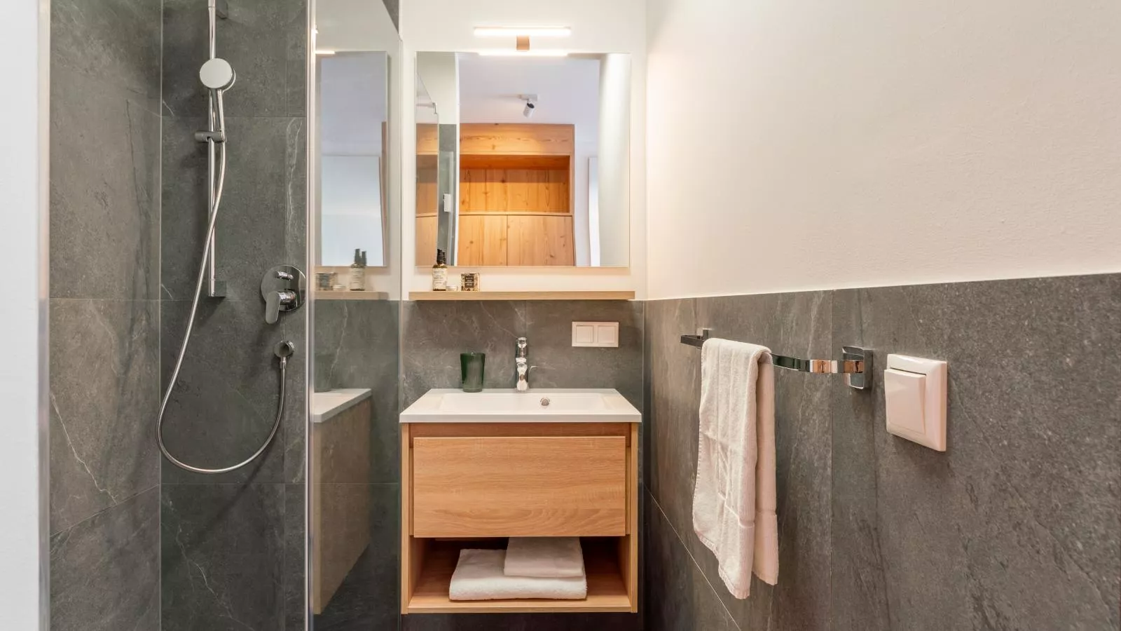 Grebenzen Lodge Edelweiss-Bathroom