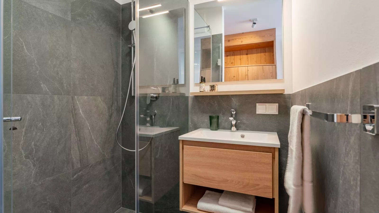 Grebenzen Lodge Edelweiss-Bathroom