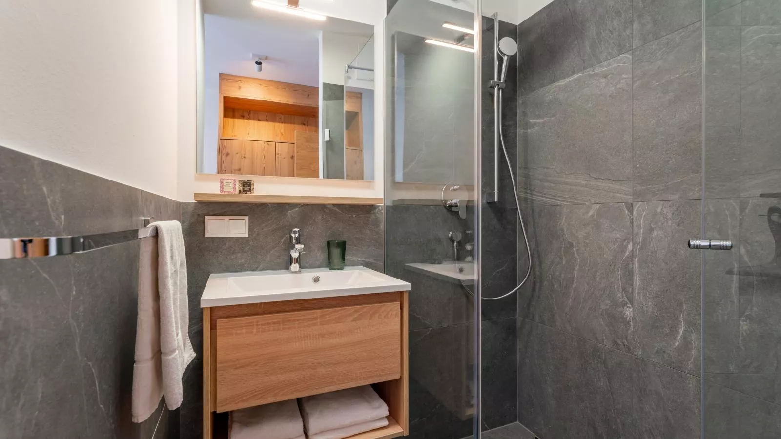 Grebenzen Lodge Edelweiss-Bathroom