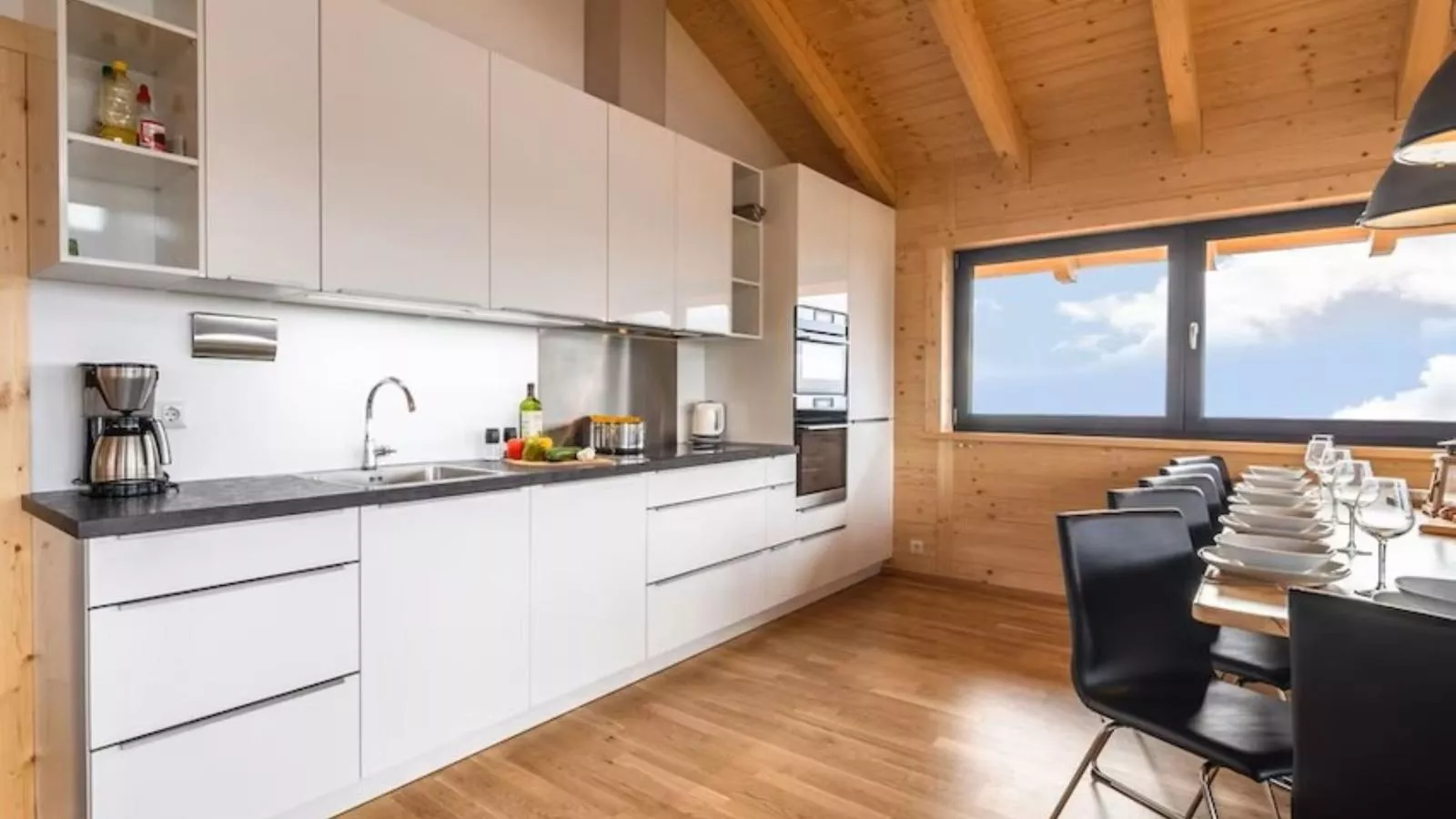 Alpina Lodge-Kitchen