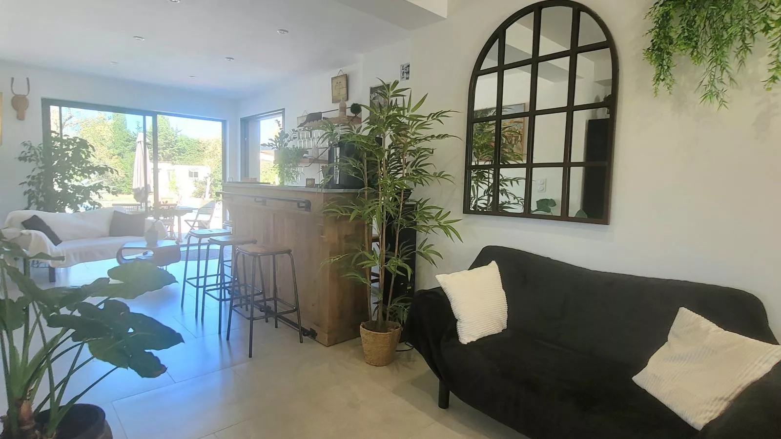 Les Amandiers-Living room