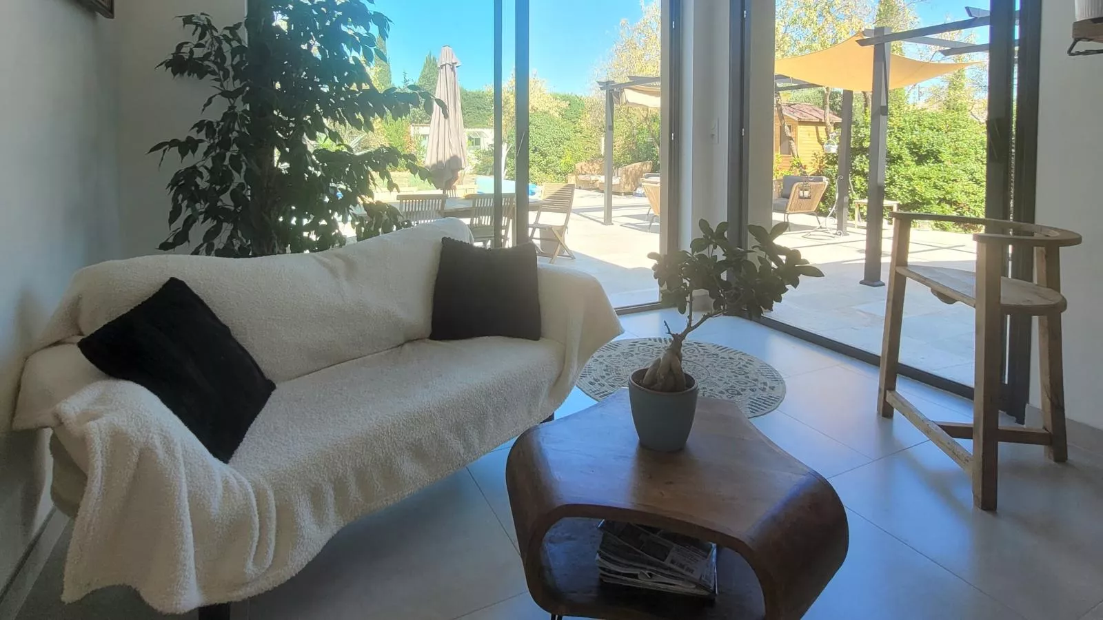 Les Amandiers-Living room
