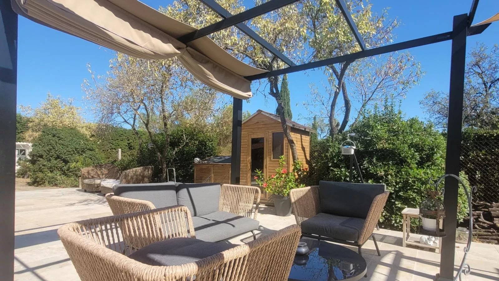 Les Amandiers-Terrace balcony