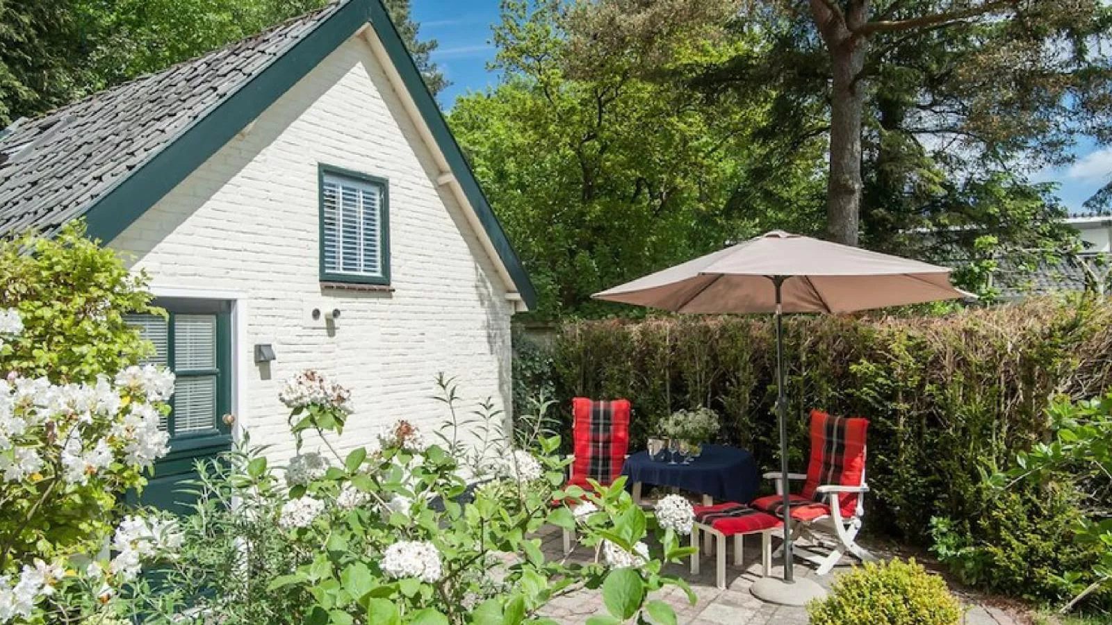 Kleine Nachtegaal-Exterior summer