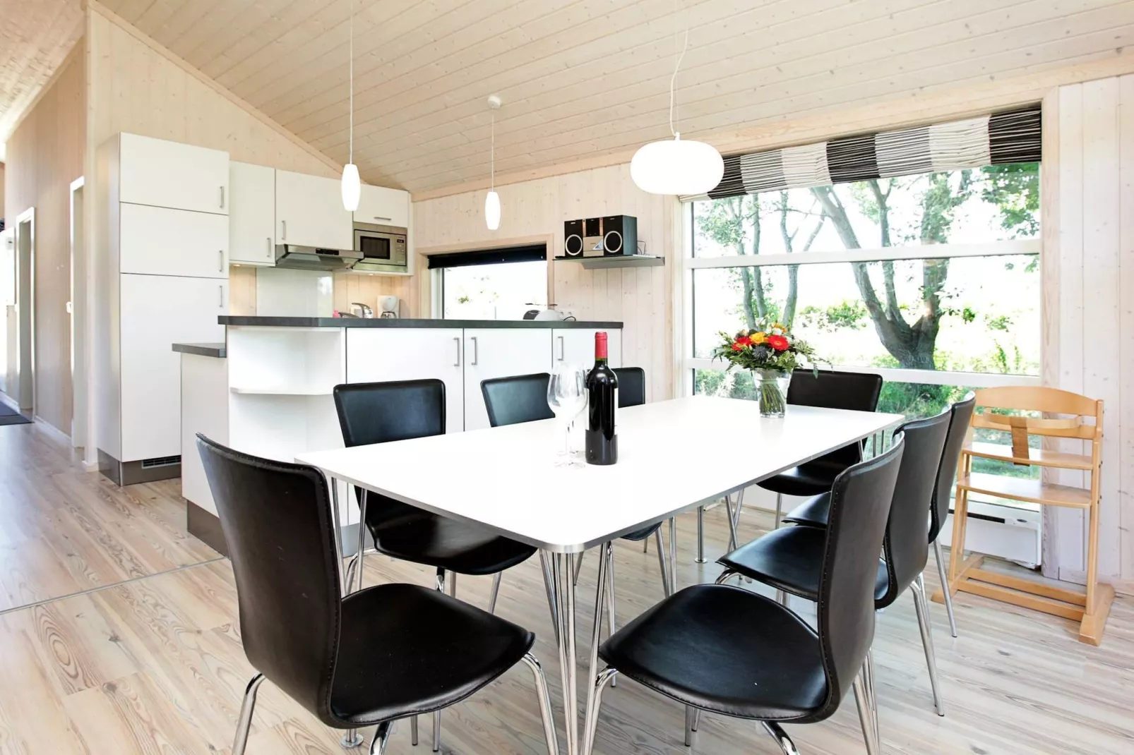 Beautiful holiday home with outdoor space-Indoor