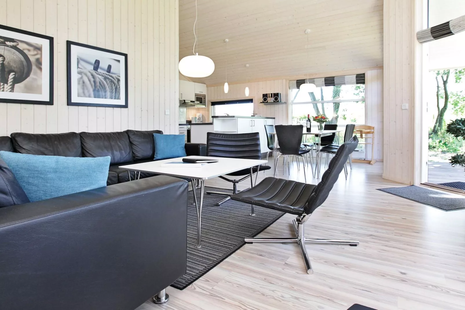 Beautiful holiday home with outdoor space-Indoor