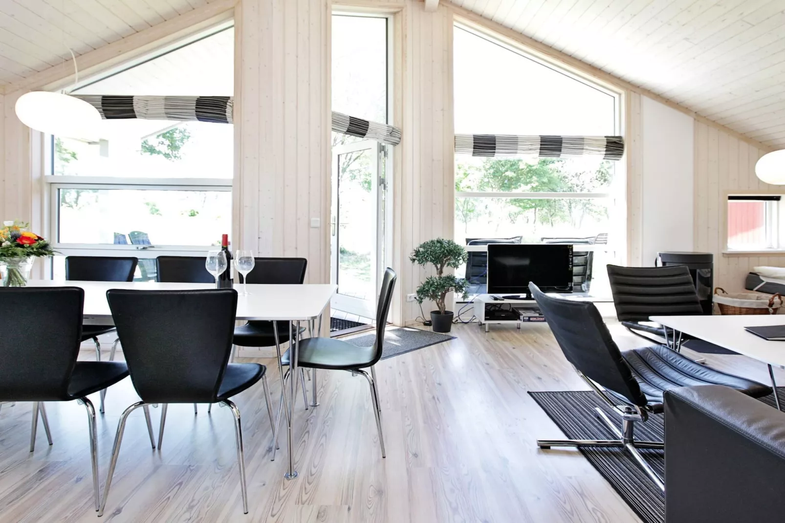 Beautiful holiday home with outdoor space-Indoor