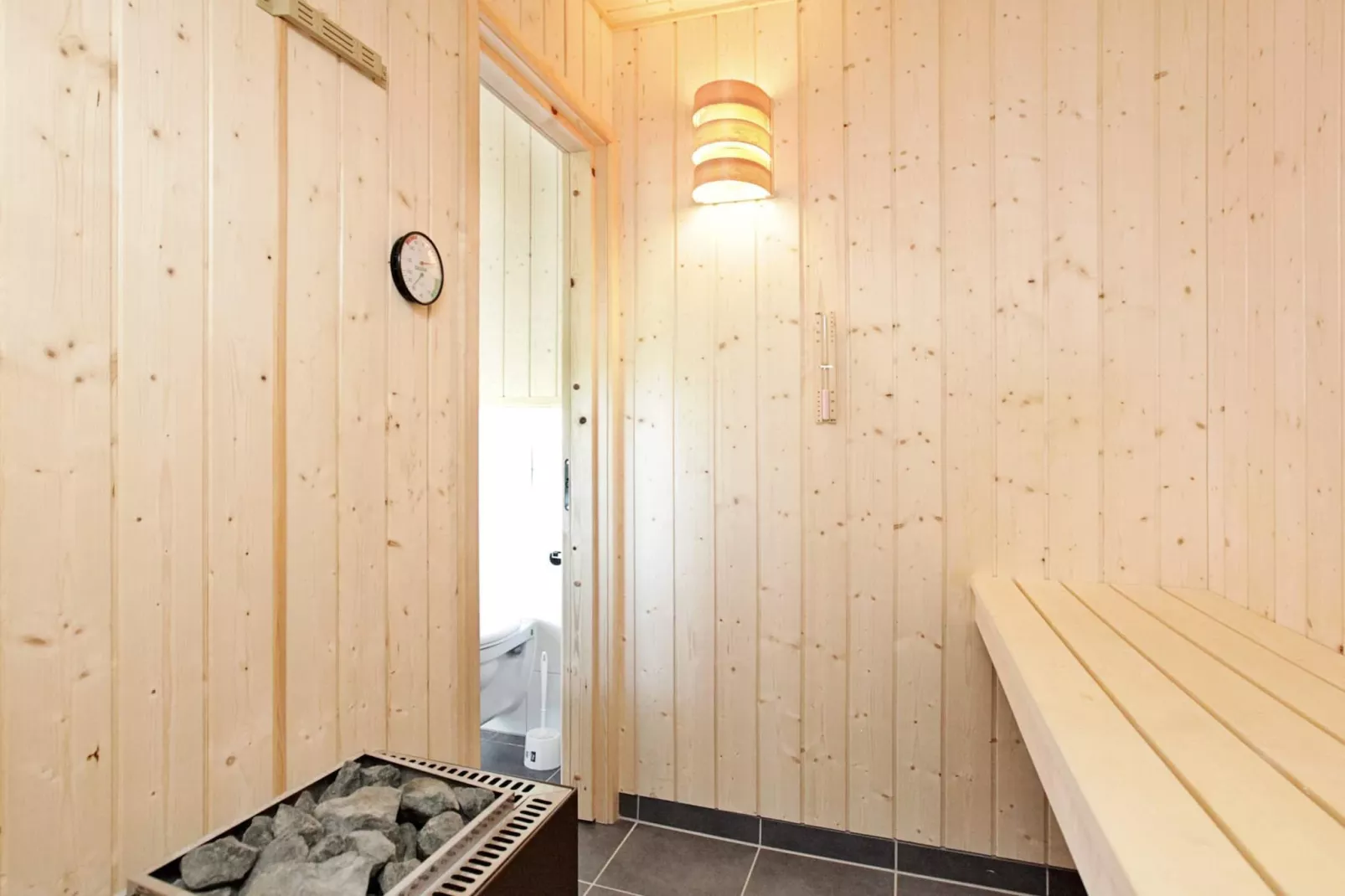 Beautiful holiday home with outdoor space-Sauna