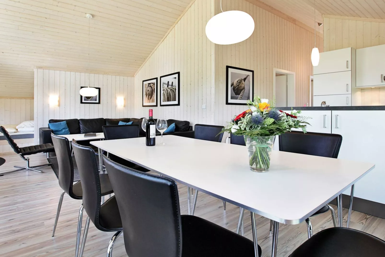 Pretty holiday home with view-Indoor