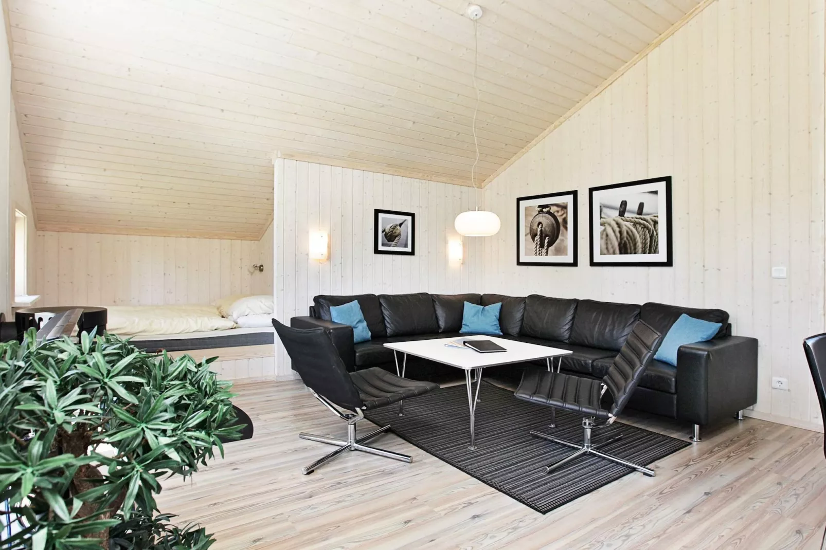 Pretty holiday home with view-Indoor