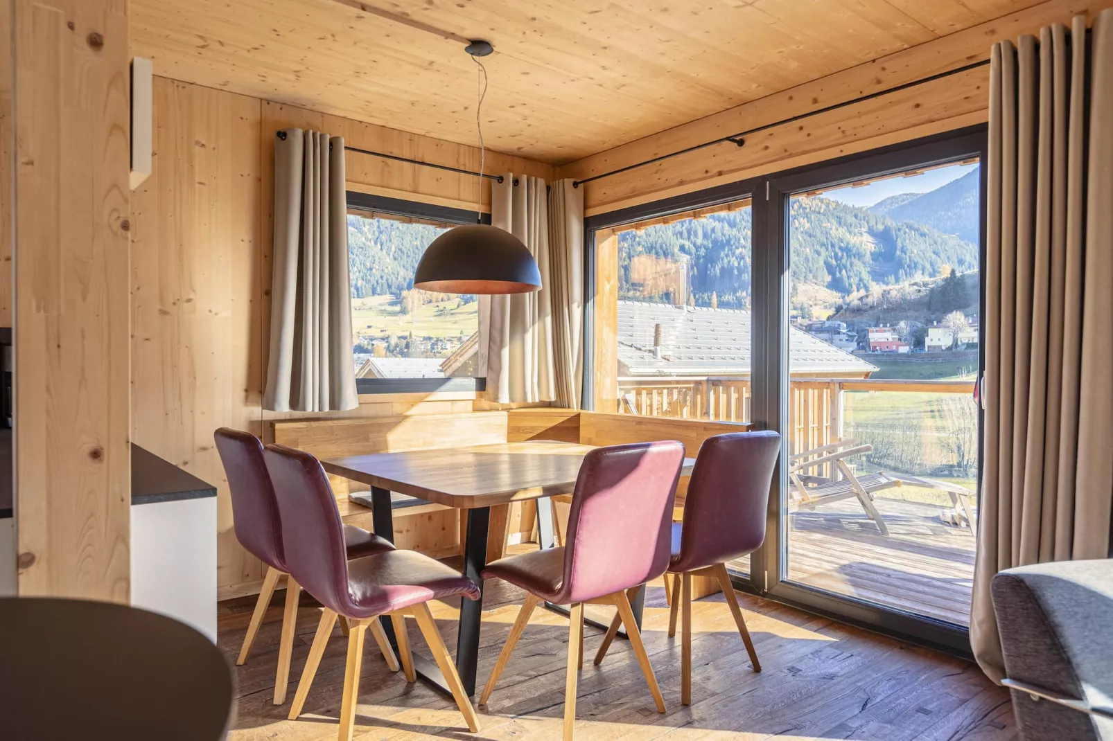 Bergeralm Chalets 1-Dining room