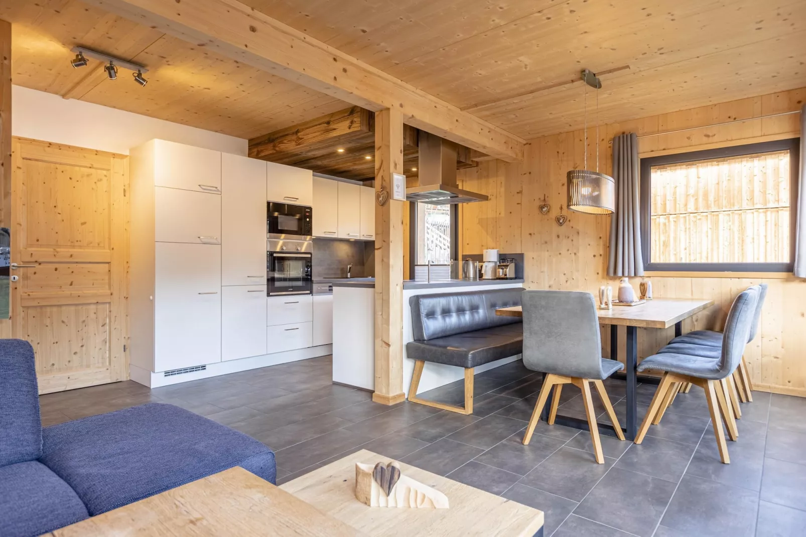 Bergeralm Chalets 1-Dining room