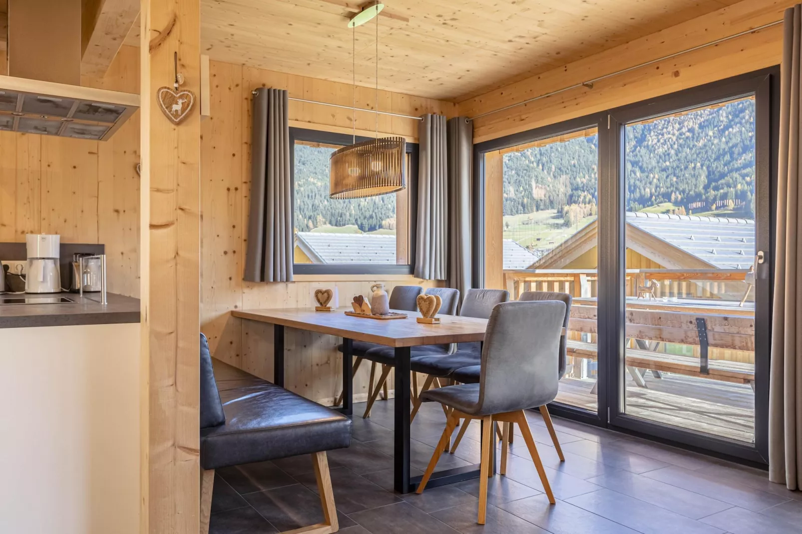 Bergeralm Chalets 1-Dining room