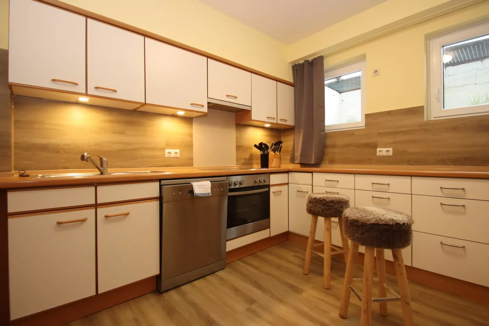 Kombination Bärenhütte  Hirschblick 10 Erw 2 Kinder-Kitchen