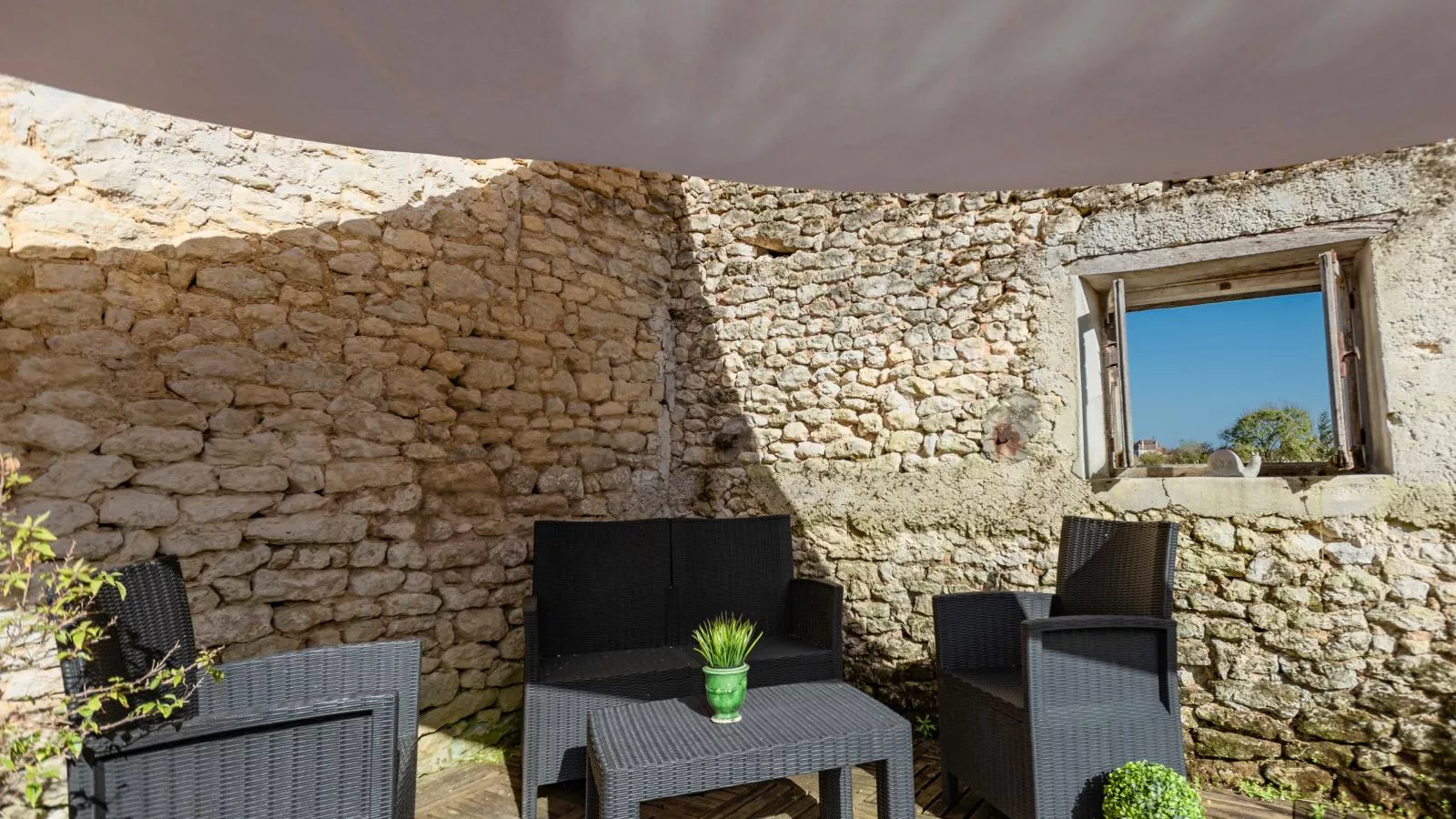 Les Ecures 1-Terrassenbalkon