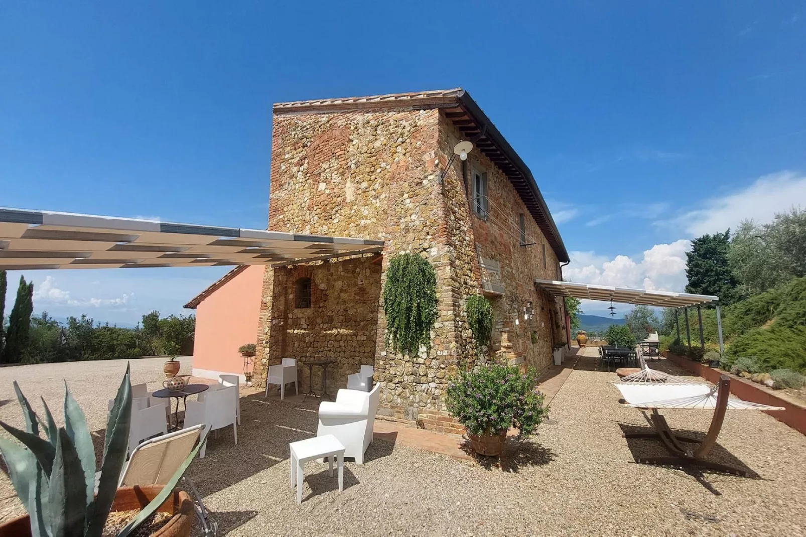 Sotto Colle-Exterior summer