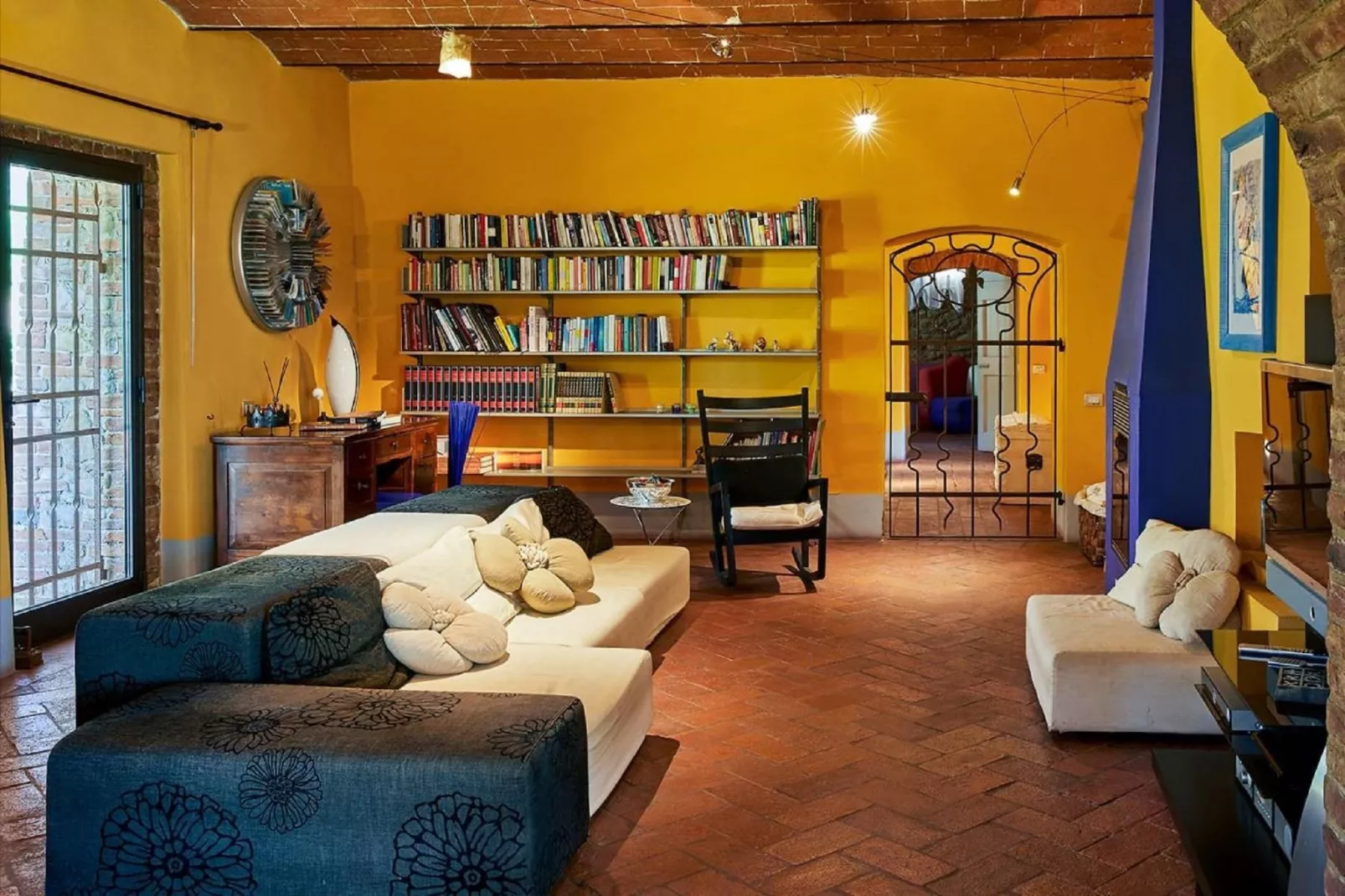 Sotto Colle-Living room