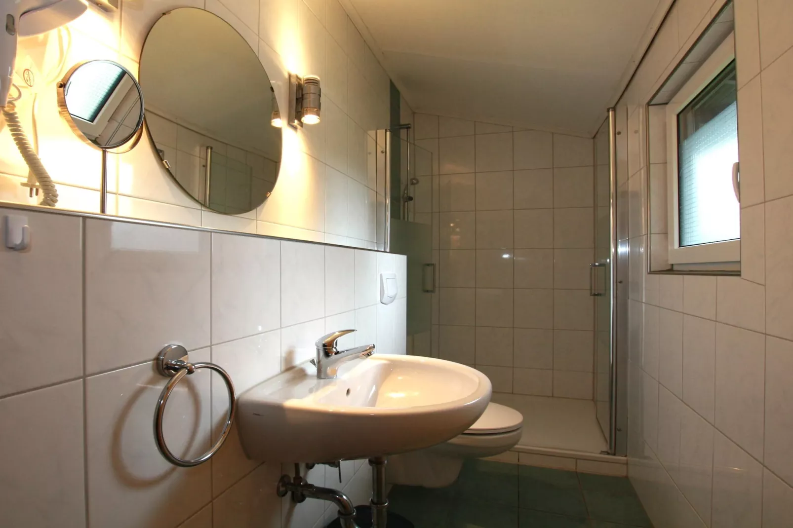 Typ B - Kaminhaus-Bathroom