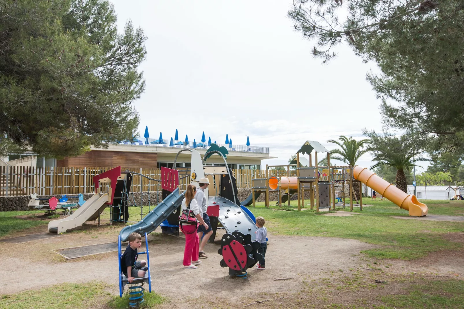Camping Vilanova Park Bungalow S2300-Gardens summer