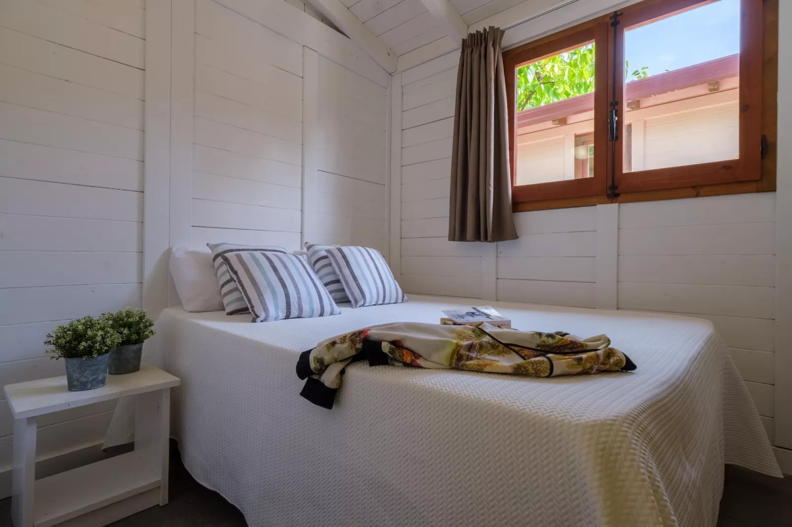 CAMPING ESTIVAL VENDRELL PLATJA BUNGALOW 4 STANDARD-Bedroom