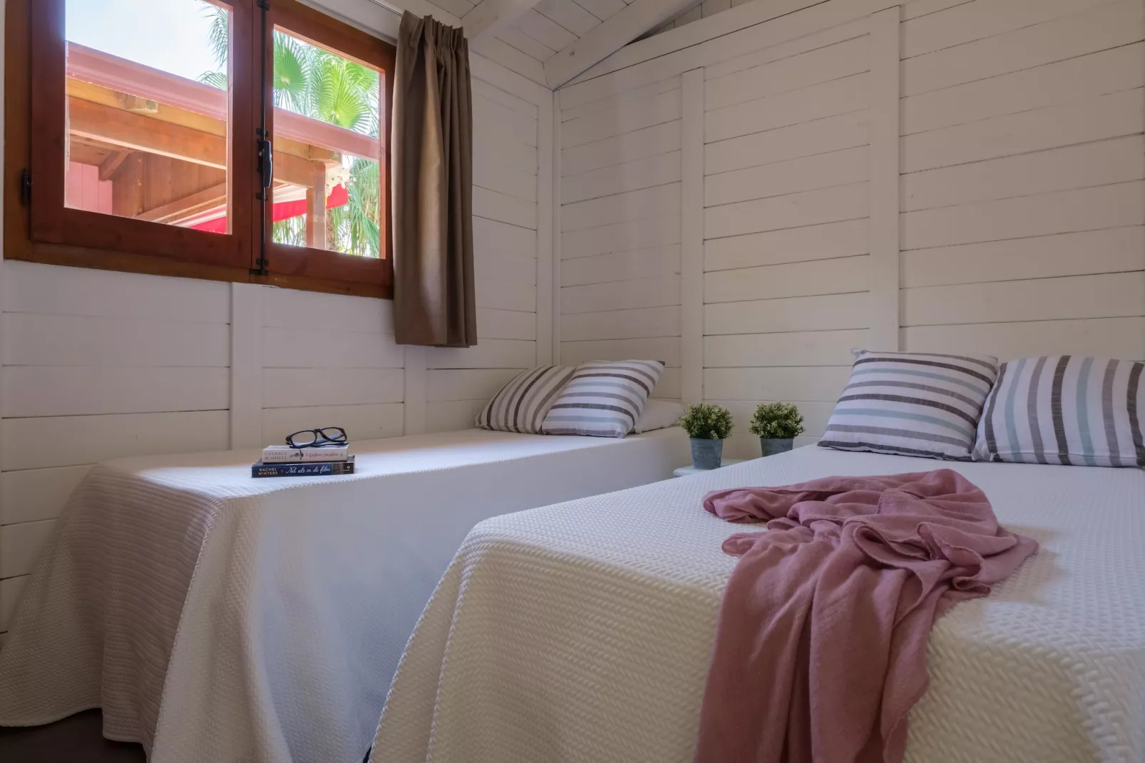 CAMPING ESTIVAL VENDRELL PLATJA BUNGALOW 4 STANDARD-Bedroom