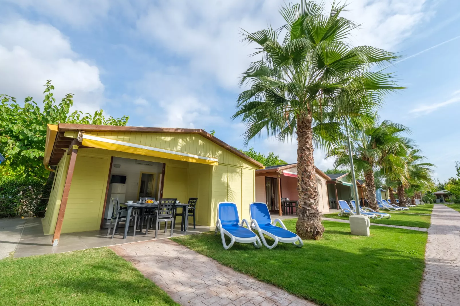CAMPING ESTIVAL VENDRELL PLATJA BUNGALOW 4 STANDARD-Exterior summer
