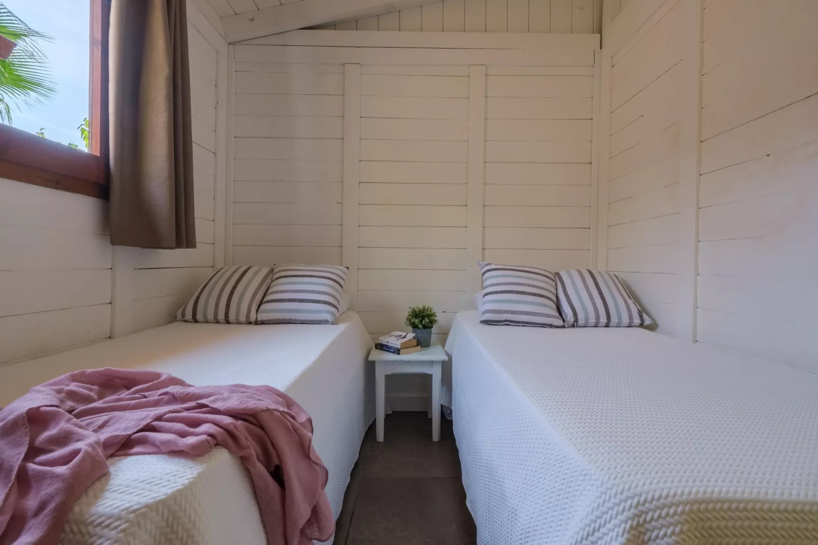 CAMPING ESTIVAL VENDRELL PLATJA BUNGALOW 4 STANDARD-Bedroom