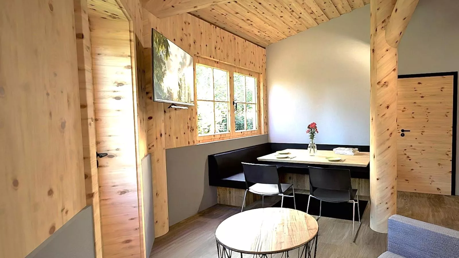 Deluxe Zirberl Top 1-Dining room