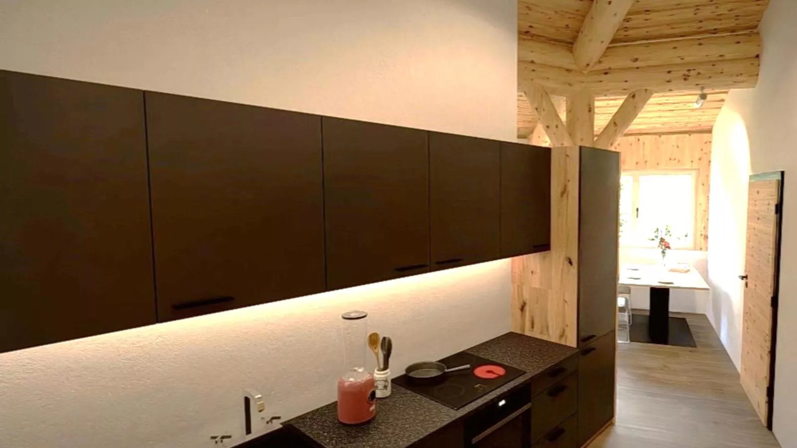 Deluxe Zirberl Top 1-Kitchen