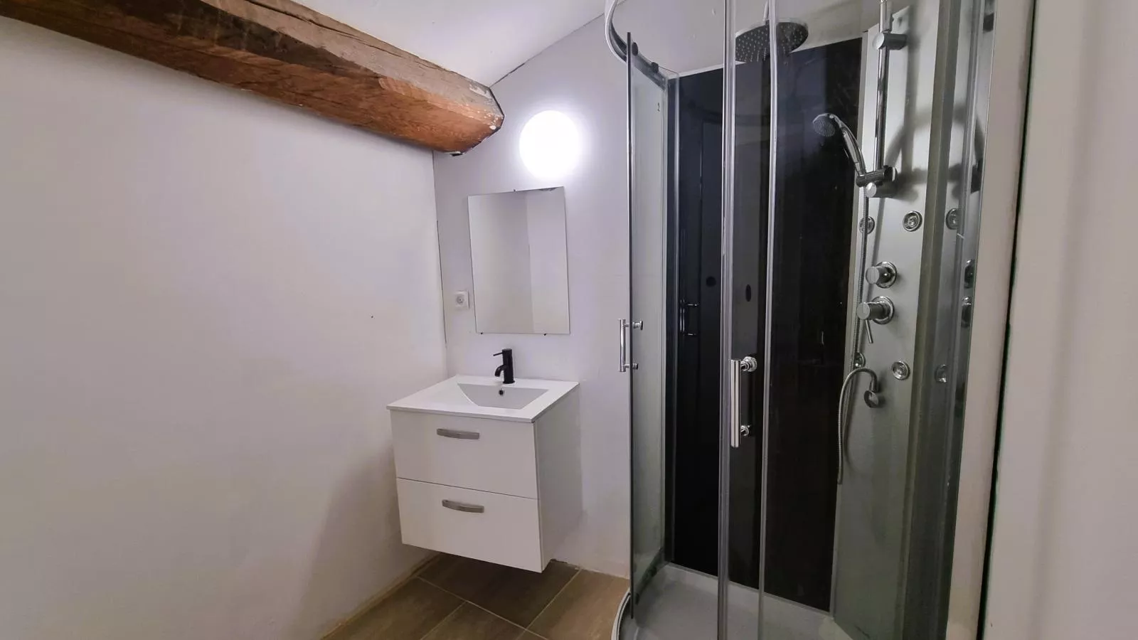 La Roche 12-Bathroom