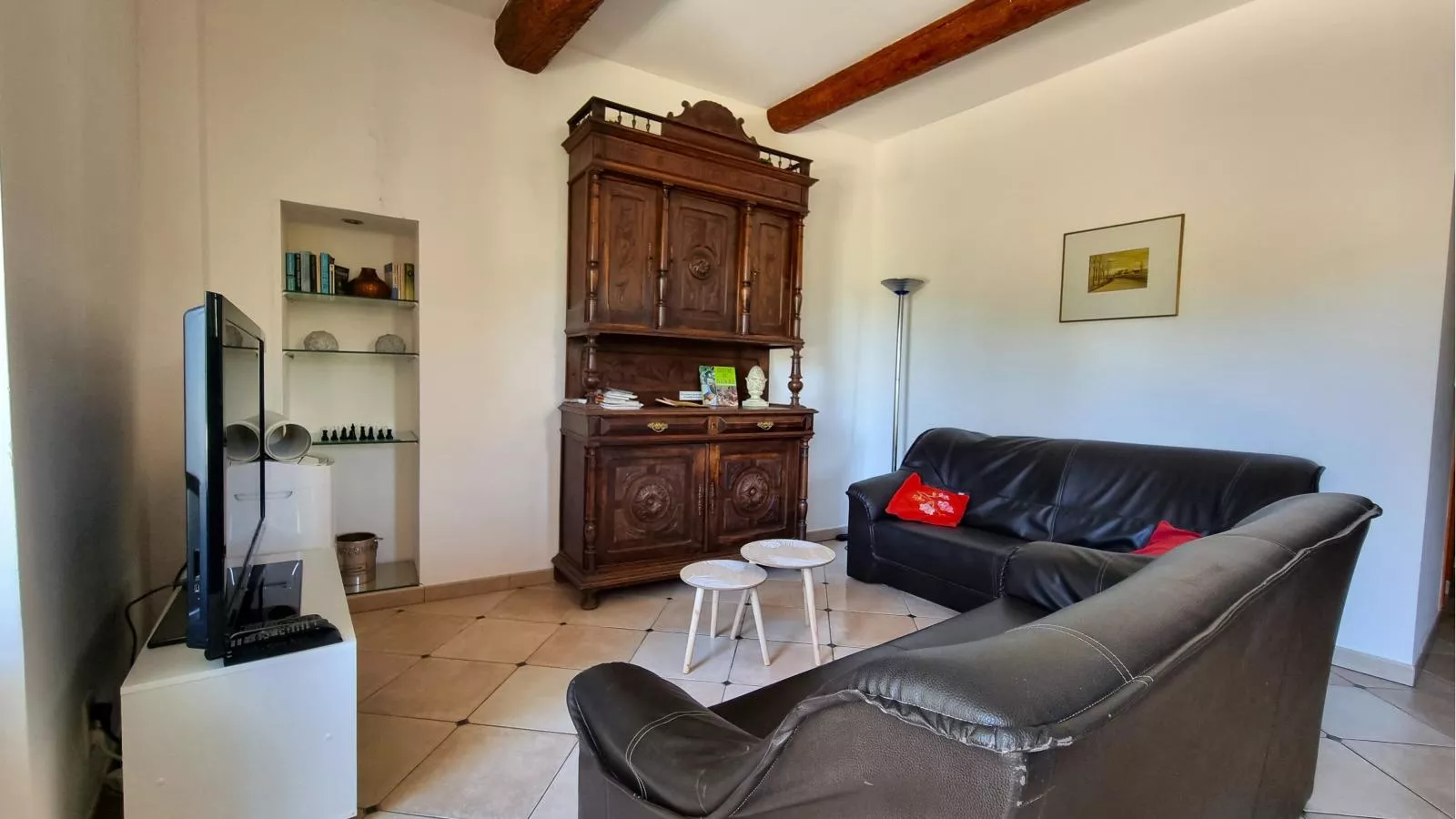 La Roche 8-Living room