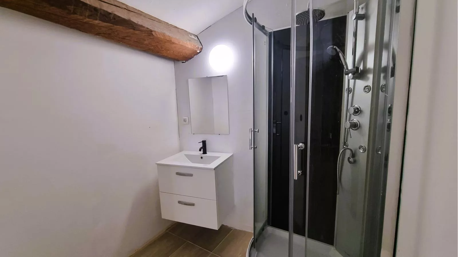 La Roche 8-Bathroom