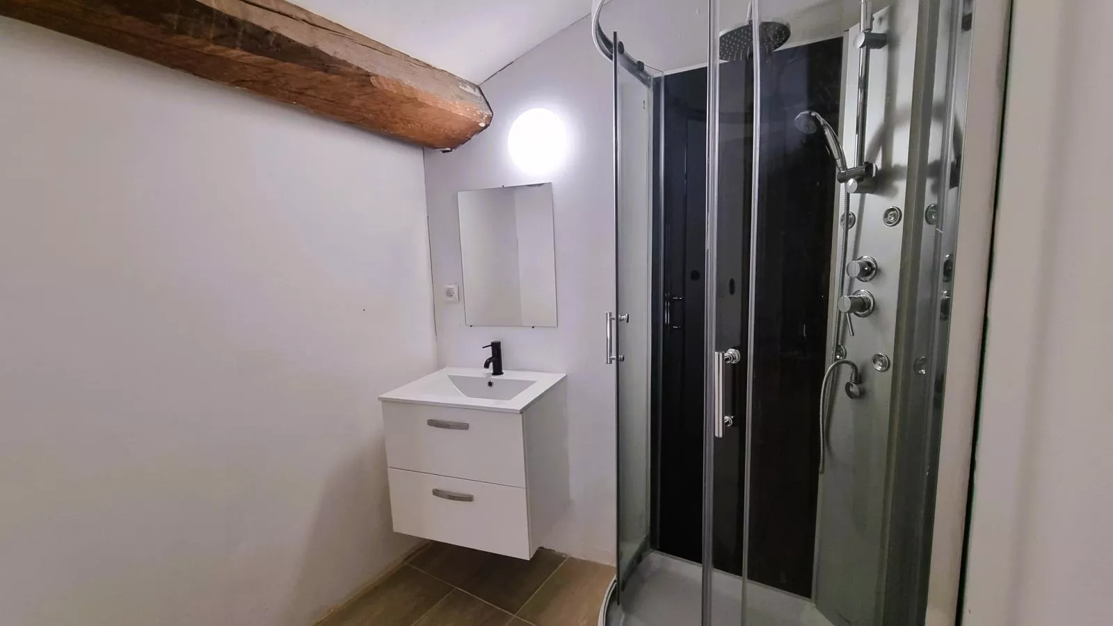 La Roche 10-Bathroom