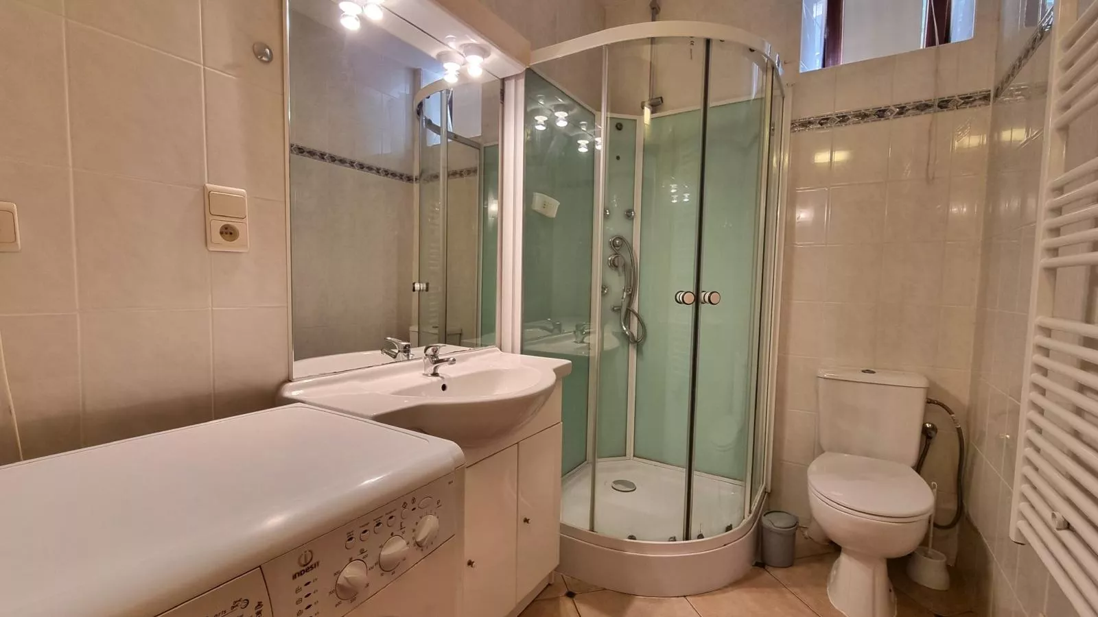 La Roche 10-Bathroom