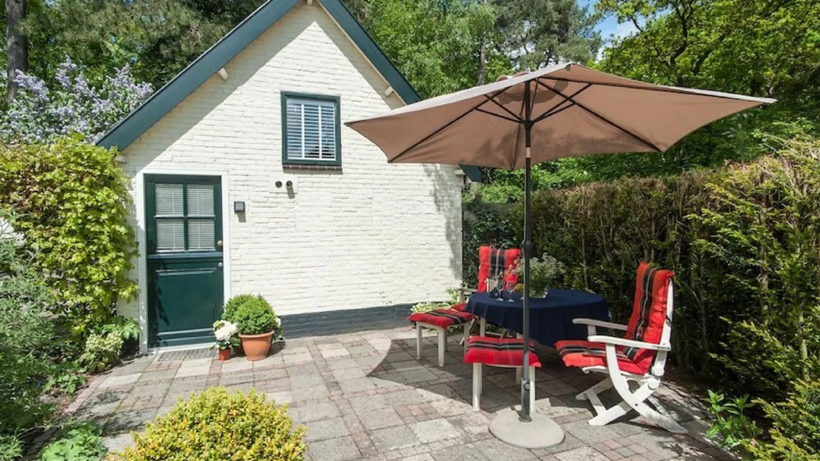 Kleine Nachtegaal-Exterior summer