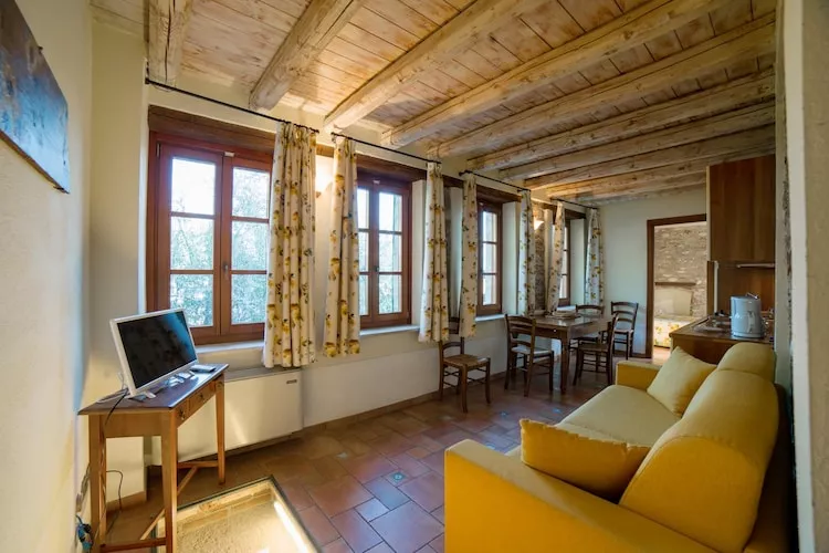 Residence Borgo Alba Chiara, Toscolano-trilo 60-80 qm-Living room
