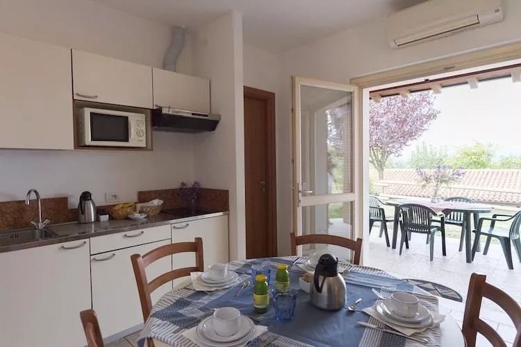 Holiday resort Piani di Clodia Lazise-Bungalow Trilo Valpolicella-Cuisine