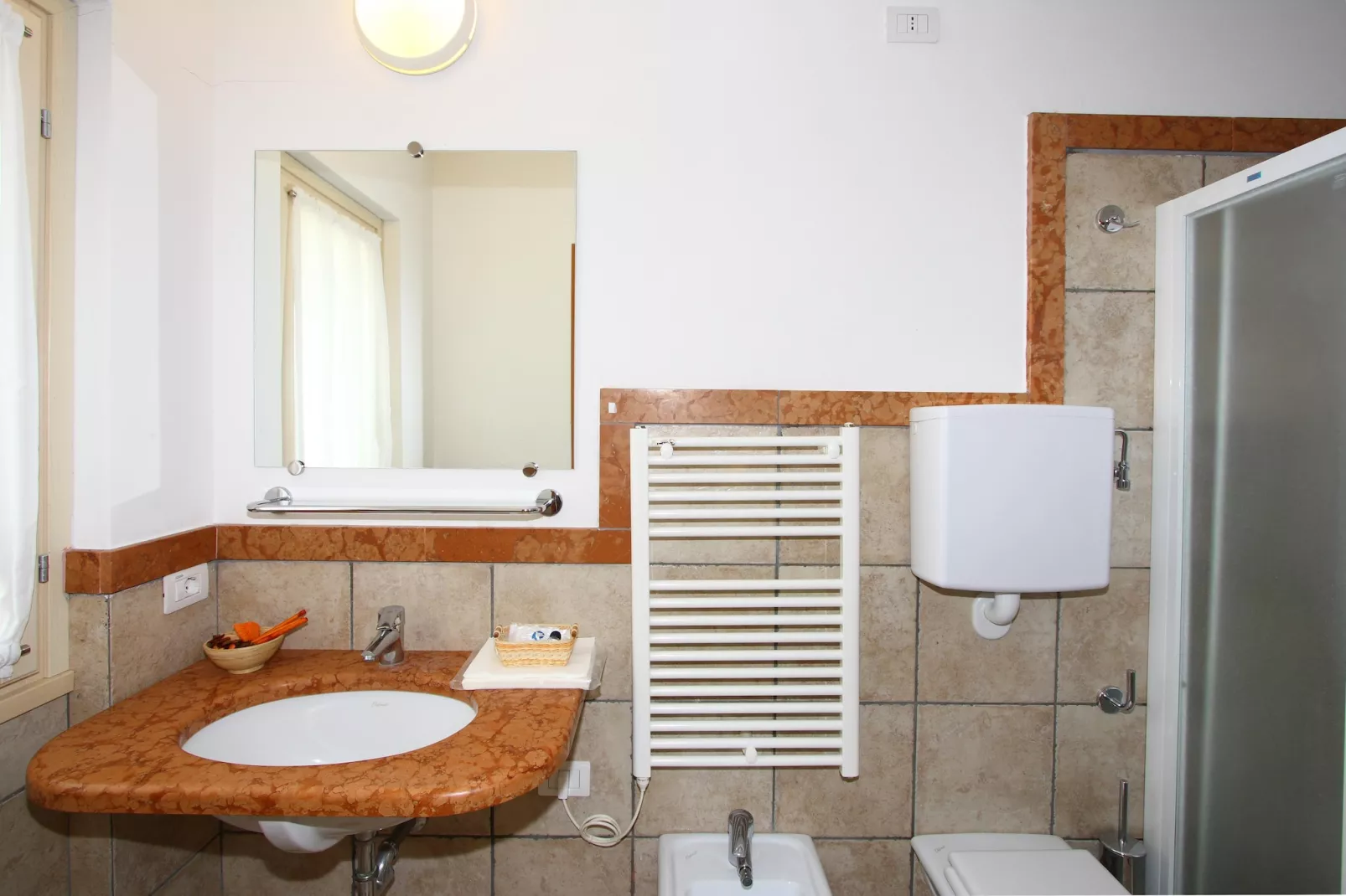 Holiday resort Piani di Clodia Lazise-Bungalow Trilo Valpolicella-Salle de bain