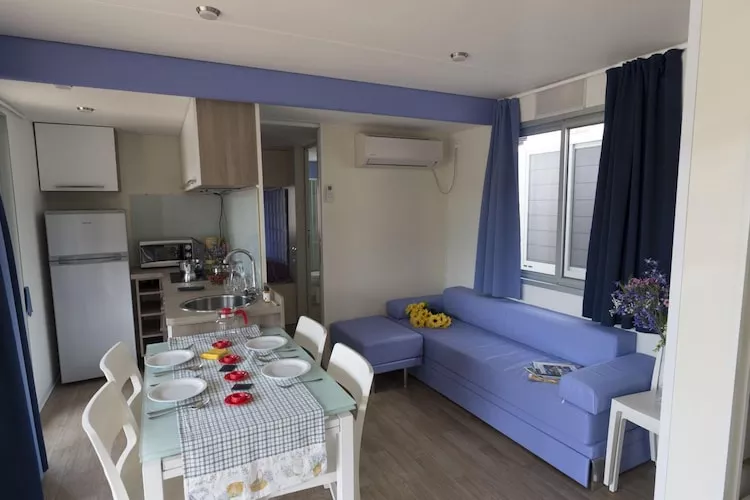 Holiday resort Piani di Clodia, Lazise-MH Giulietta 6 pax-Living room