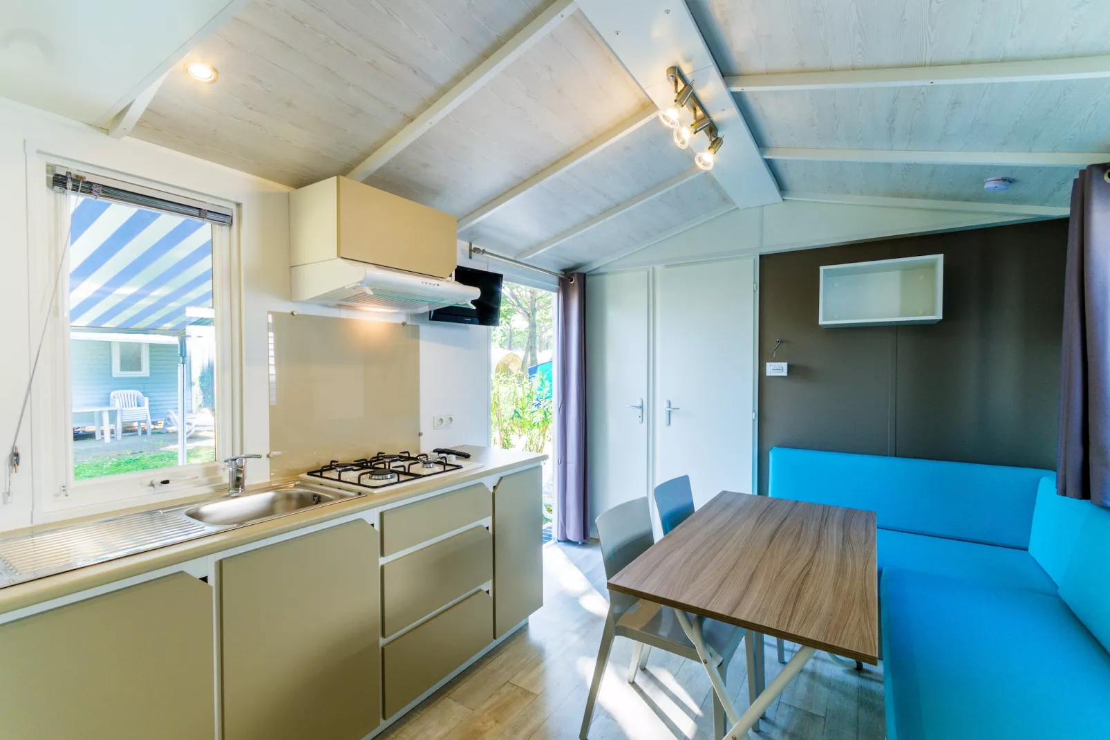Mobile Homes Del Garda Village, Peschiera-Dalia-Kitchen
