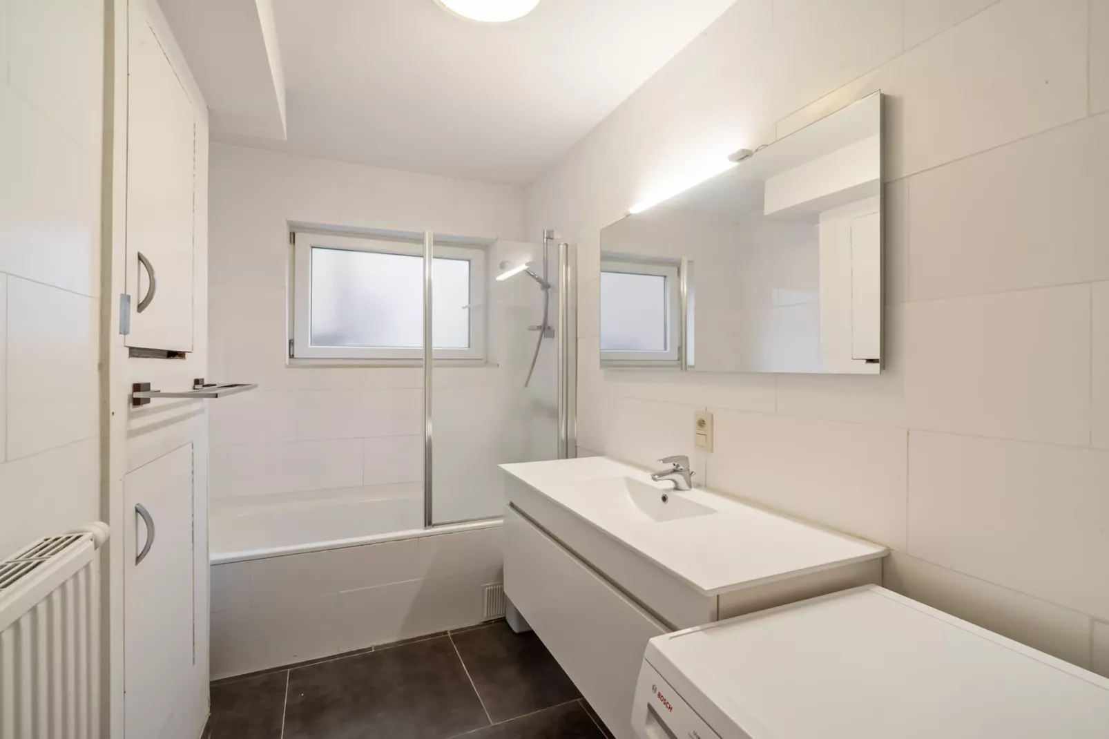 Costanza-Bathroom