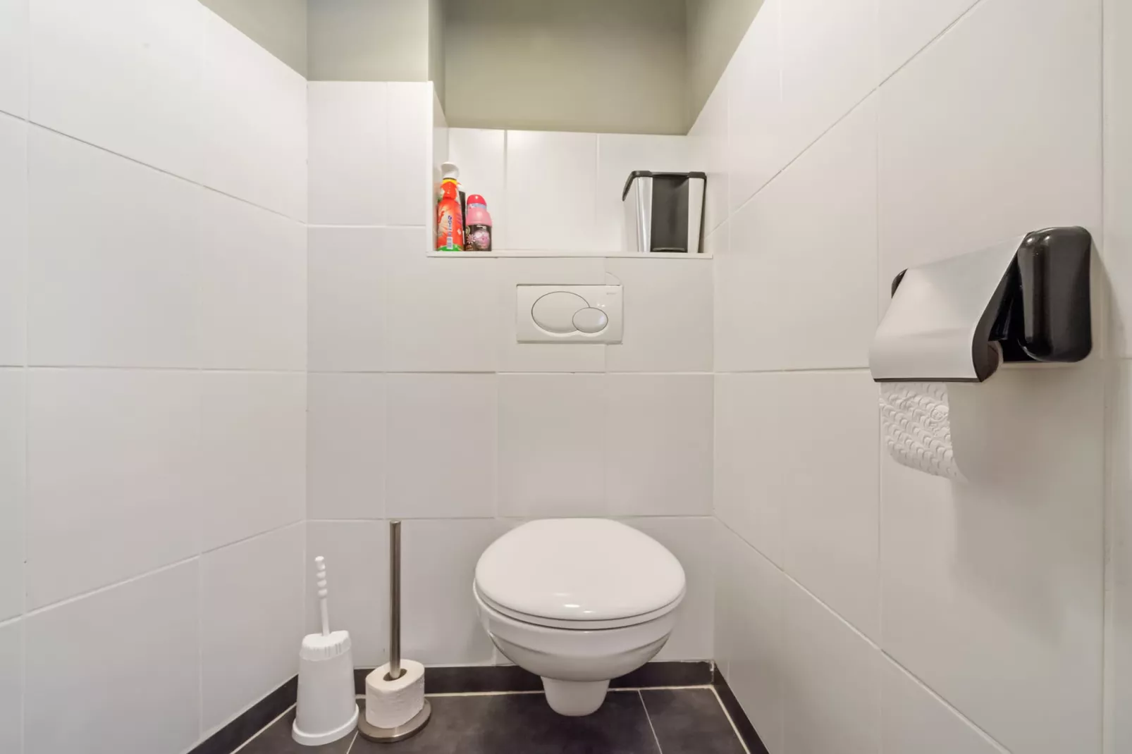 Costanza-Bathroom