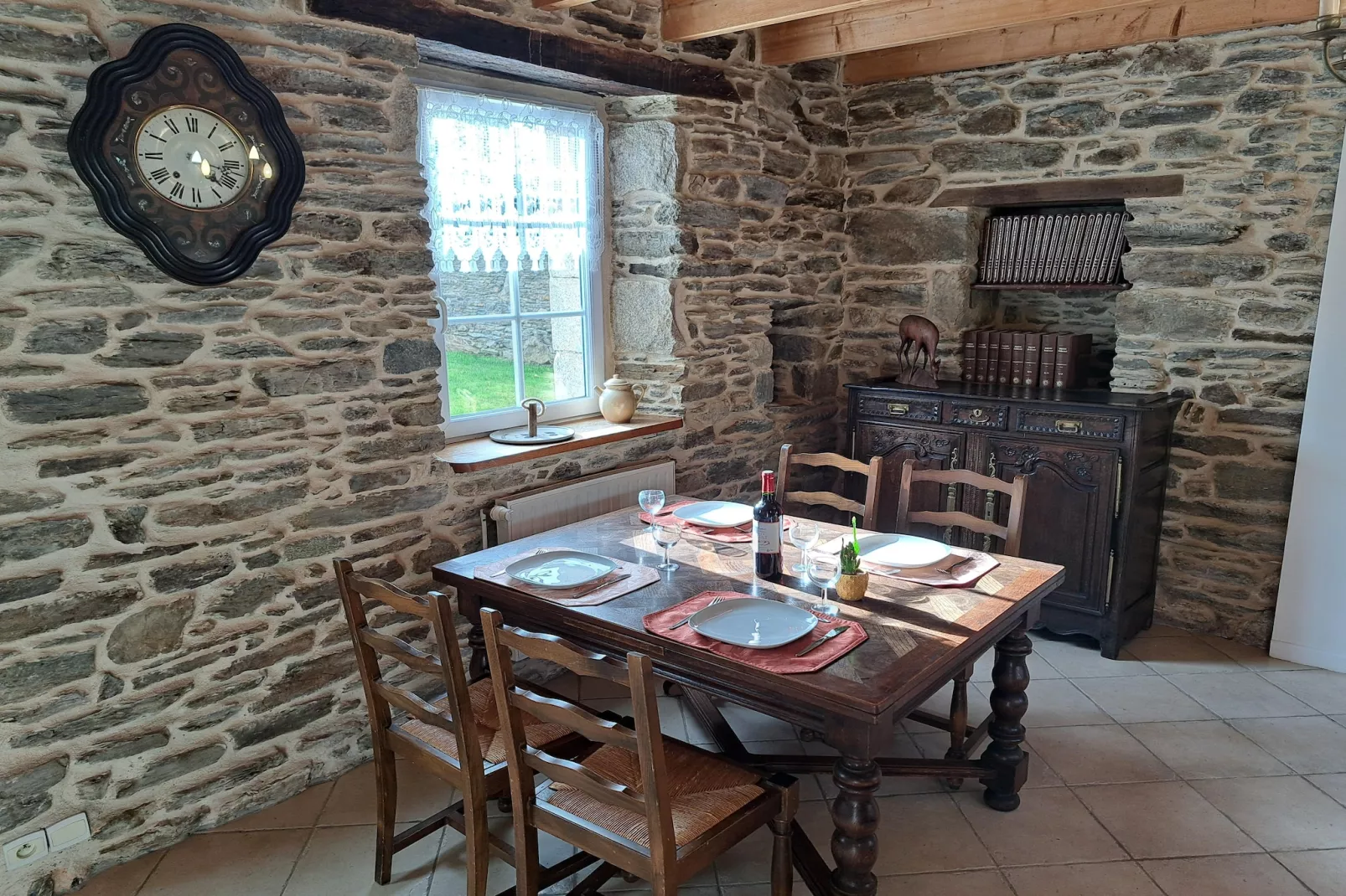 Steinhaus mit Kamin Plouénan-Dining room