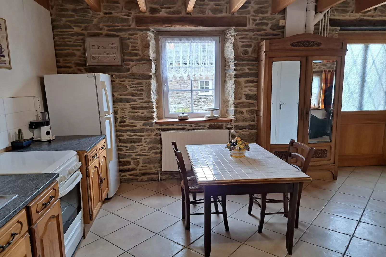 Steinhaus mit Kamin Plouénan-Kitchen