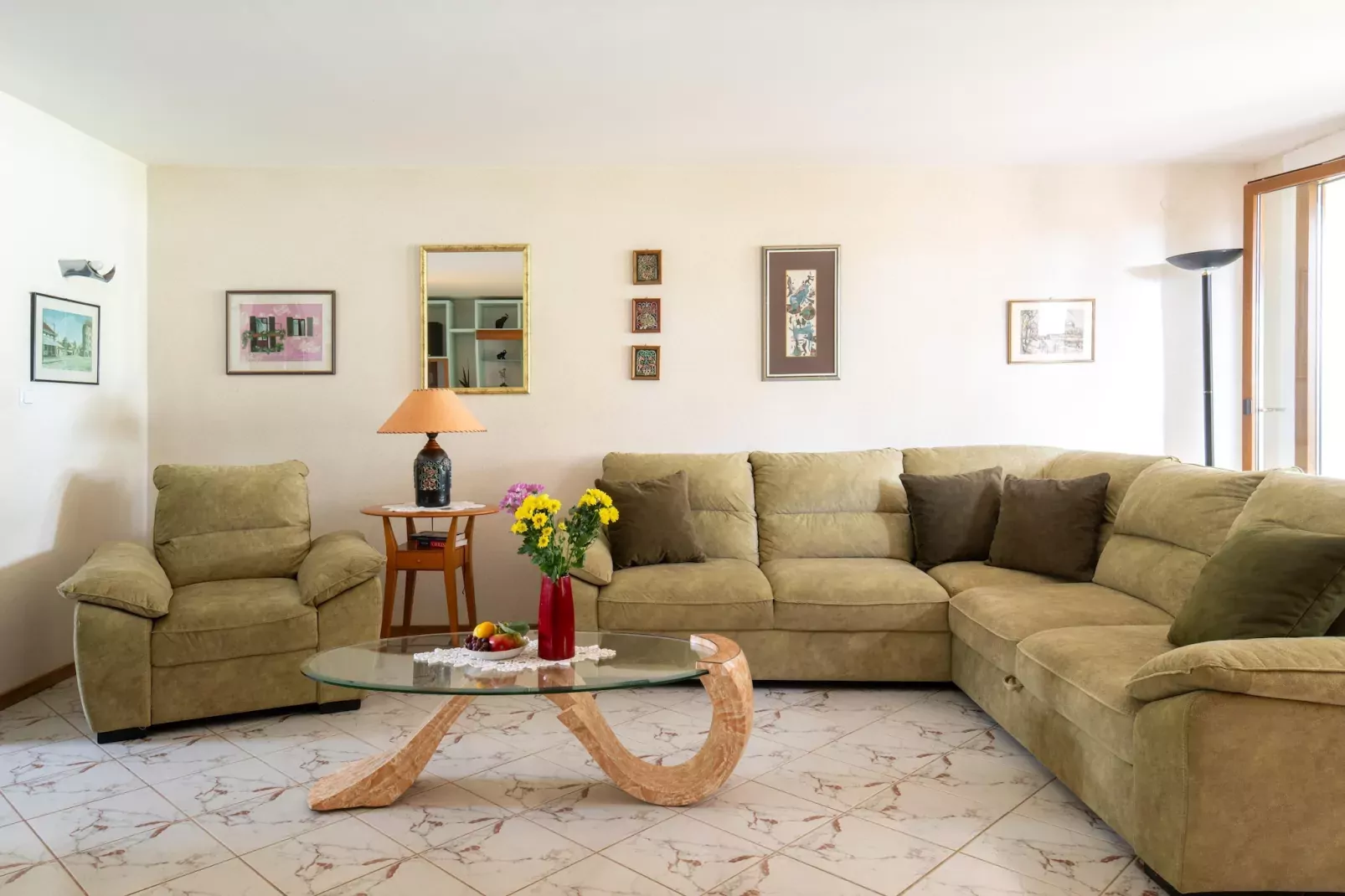 Sara-Living room