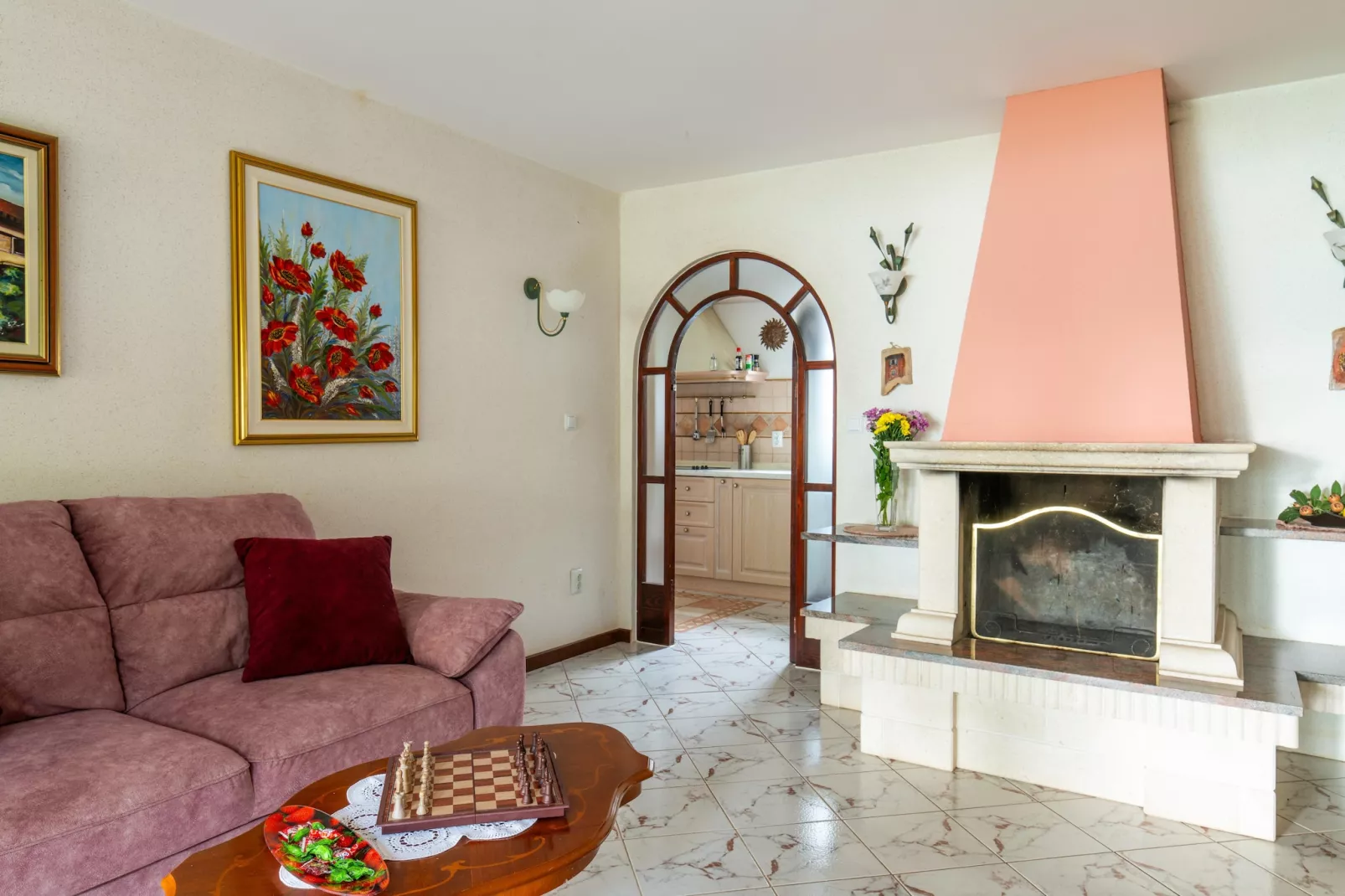 Sara-Living room