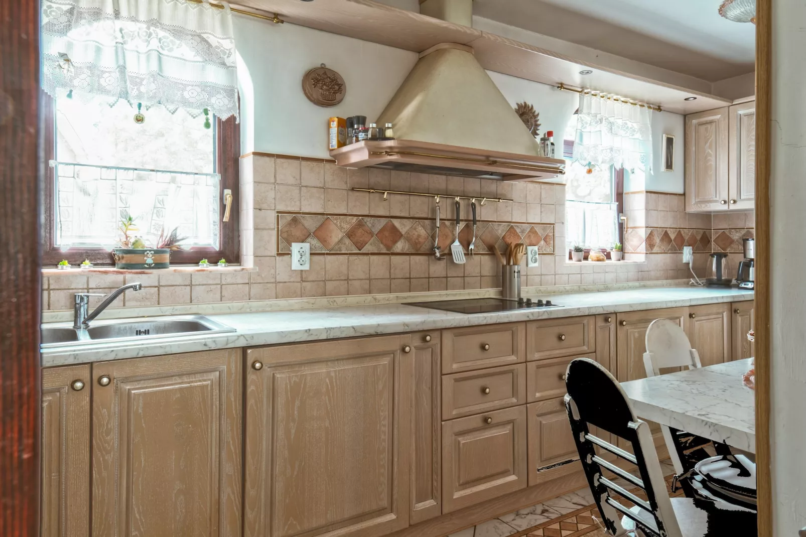 Sara-Kitchen